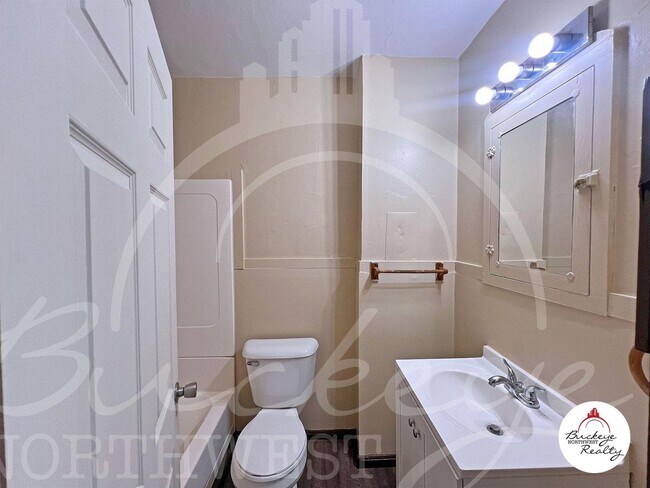 Building Photo - 601-603 Milton