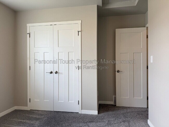 Building Photo - 1067 Barnes Dr W