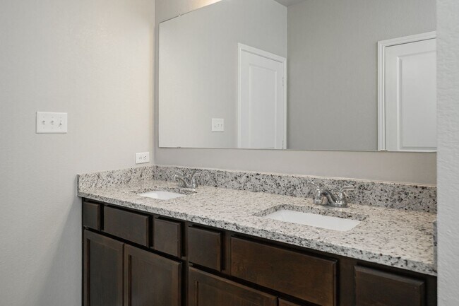 Building Photo - Spacious Townhome Available Now!