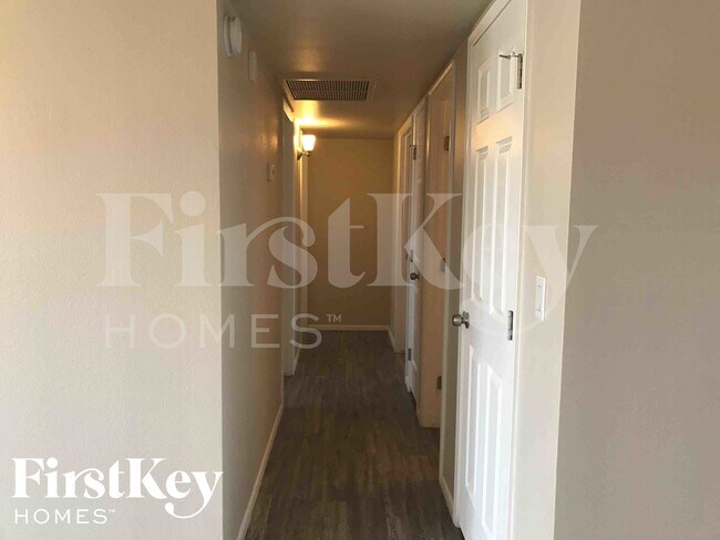 Building Photo - 1444 N Ananea