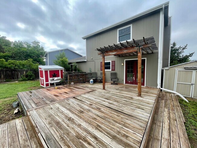 Building Photo - Charming 3-Bed Home Near CSU with Spacious...