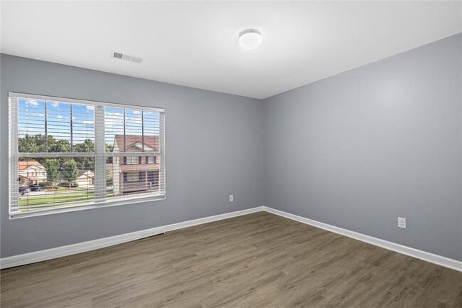 Building Photo - 407 Aviary Ln