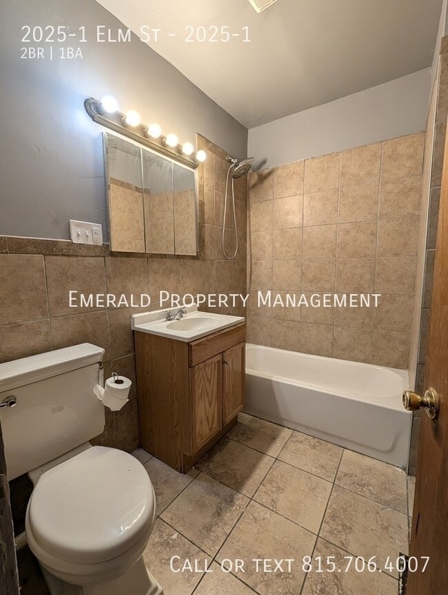 Building Photo - 2025 Elm St