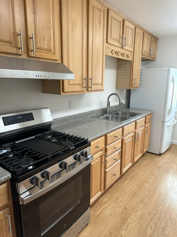 Building Photo - 2826 Varden Ave
