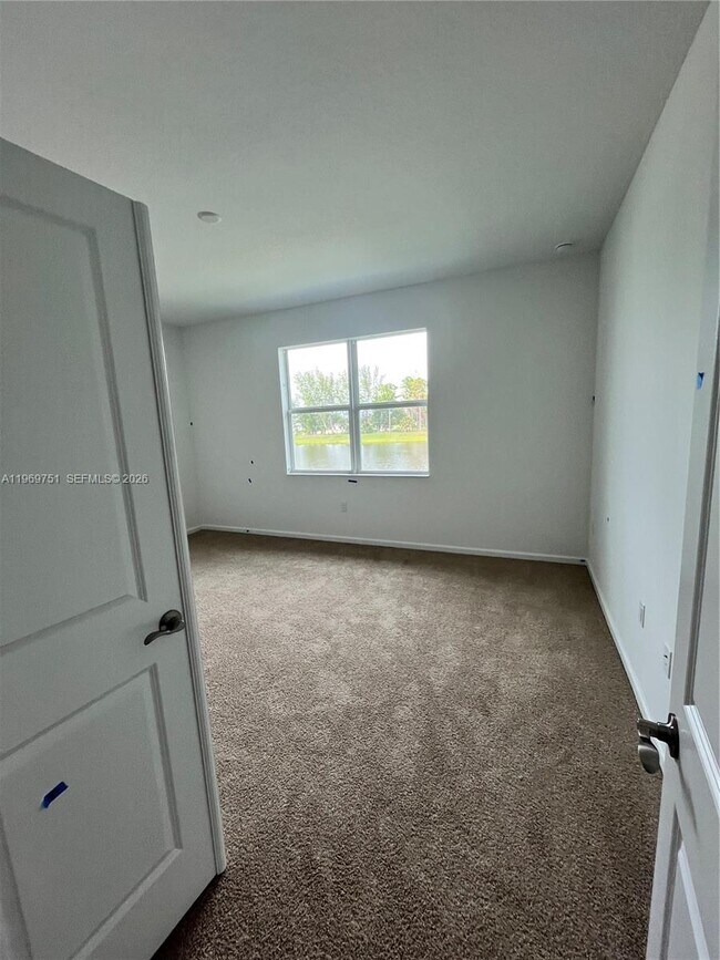 Building Photo - 4496 Longwood Lake Sq