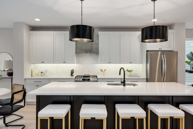 Building Photo - 1631 N Lawndale Ave