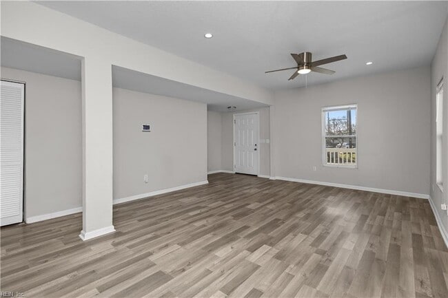 Building Photo - 926 W 26th St