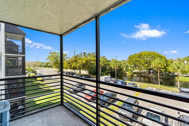 Building Photo - 3700 N Pine Island Rd