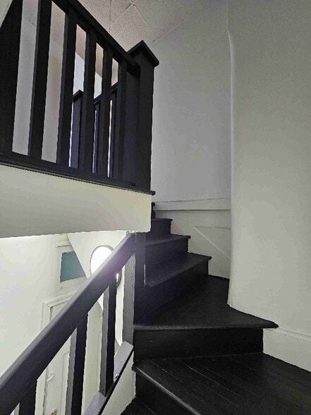 Building Photo - 309 Maple St