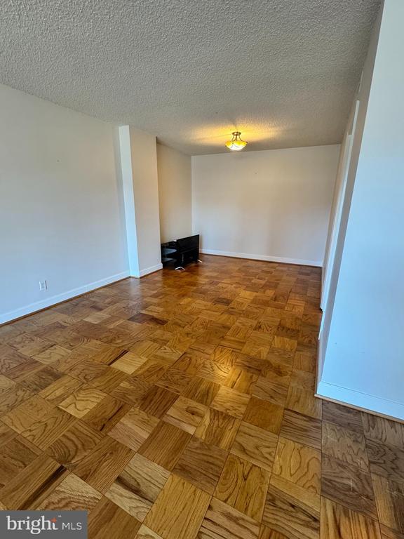 Building Photo - 3800 Fairfax Dr