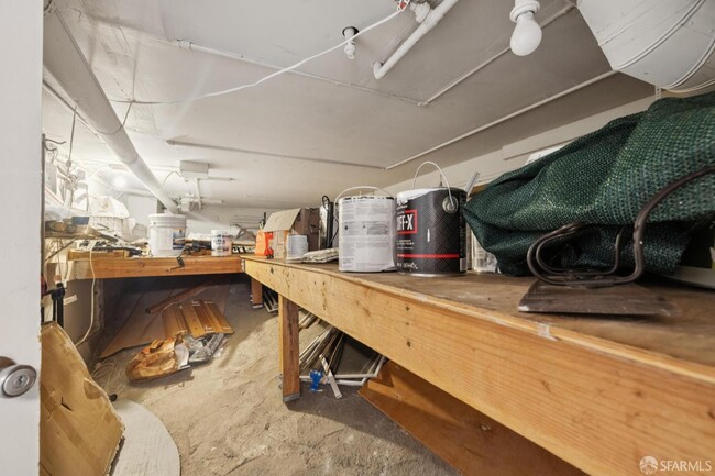 Building Photo - 144 Langton St