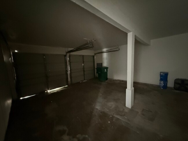 Building Photo - 402 Tresvant Dr