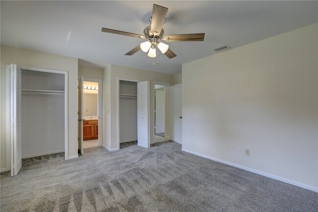 Building Photo - 950 Landsdowne Dr
