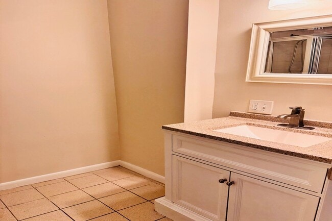 Building Photo - 11 N Dean St