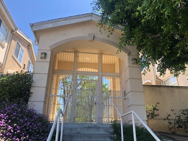 Primary Photo - 5740 S Glennie Ln