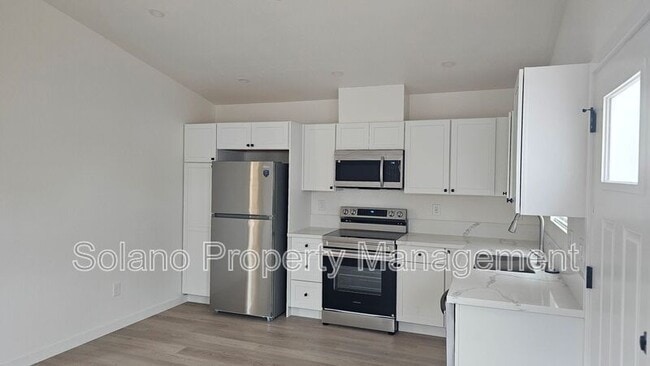 Building Photo - 376 Marna Dr