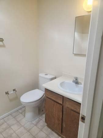 Building Photo - 2521 Chelwood Park Blvd NE