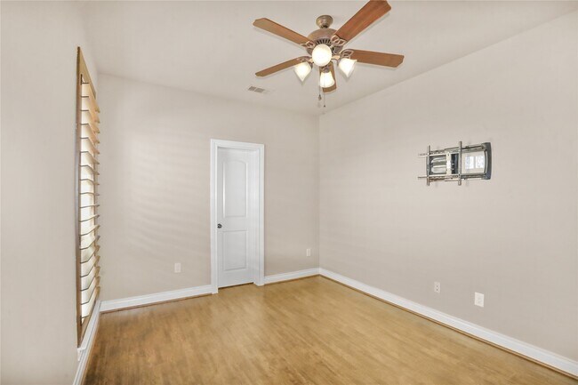 Building Photo - 28902 Davenport Dr
