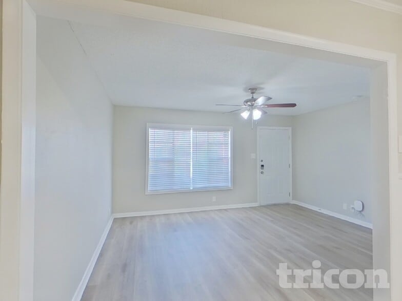 Building Photo - 737 SE 3rd St