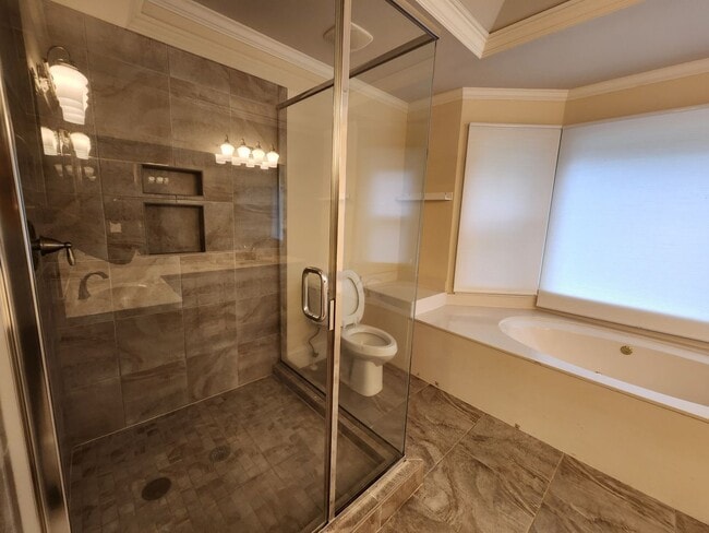 Building Photo - Executive Rental in Lake Redwine Community, 4 Bedrooms and 2.5 Baths 2 Car Garage - Newnan, GA