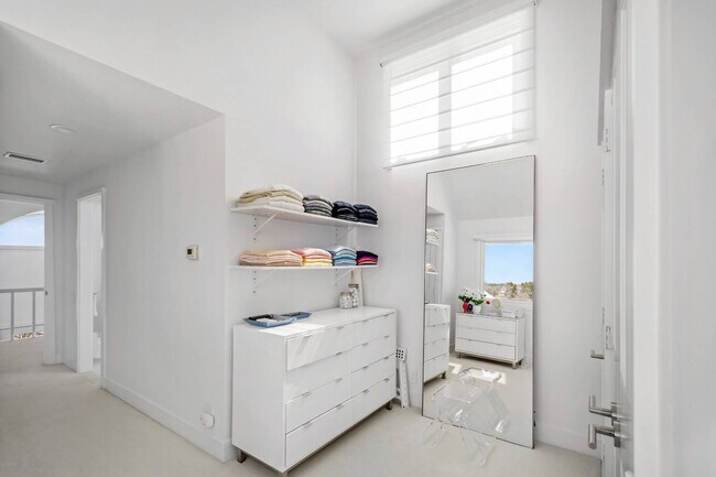 Building Photo - 64 West End Rd