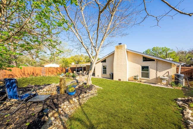 Building Photo - 1213 Donna Kay Dr