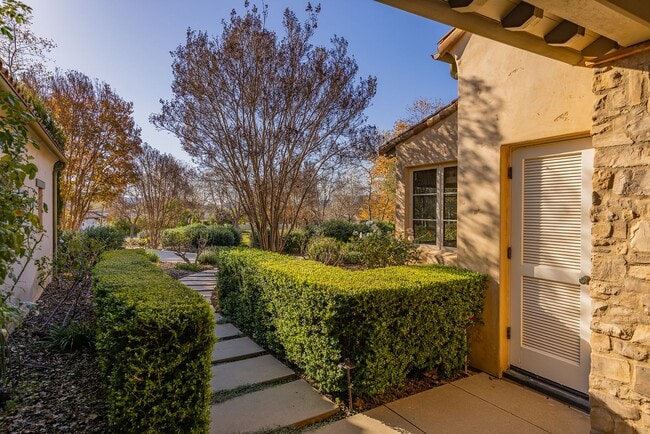 Building Photo - Outdoor Oasis