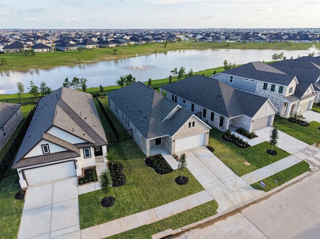 Building Photo - 27435 Sunterra Village Dr