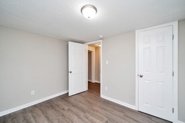 Building Photo - 406 Forest Rd