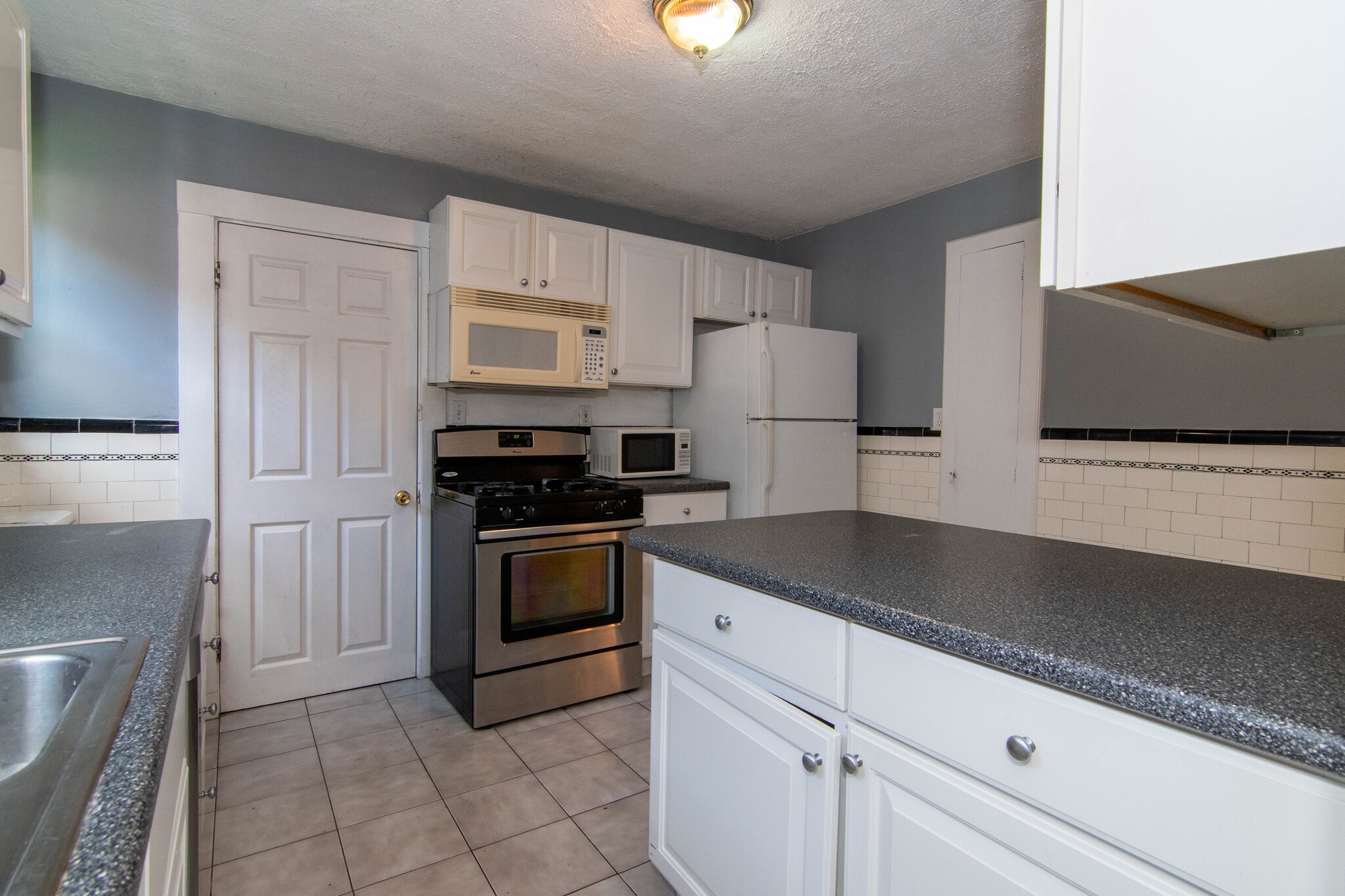 Building Photo - 86 Colborne Rd