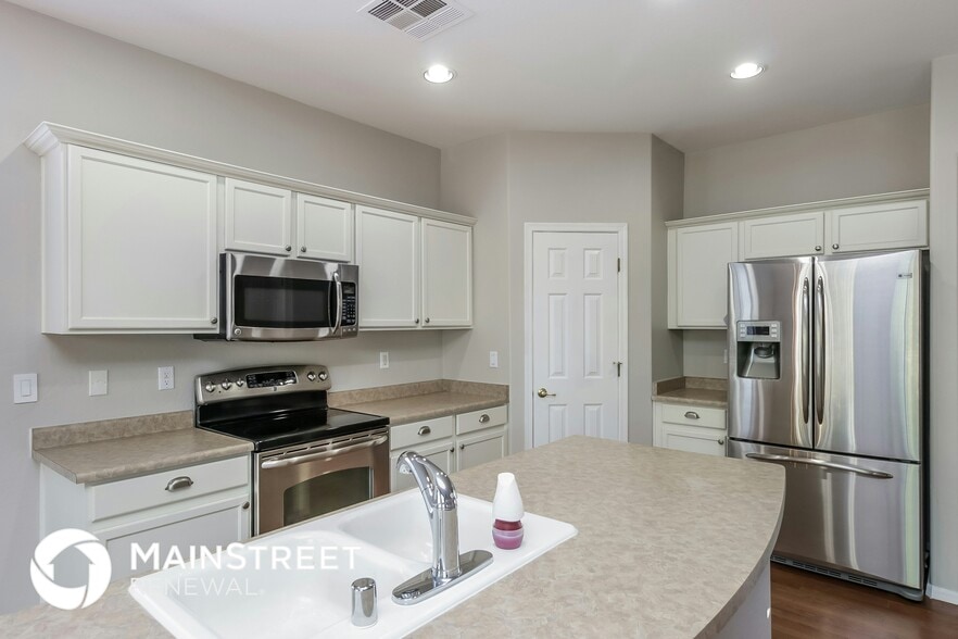 Building Photo - 102 W Mahogany Pl