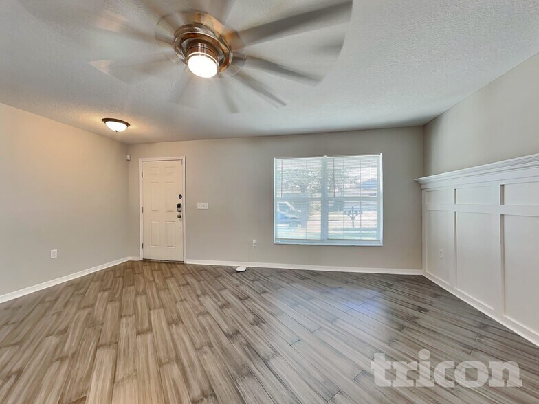 Building Photo - 15407 Winter Breeze Ln