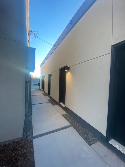 Building Photo - 2025 W 48th Ave