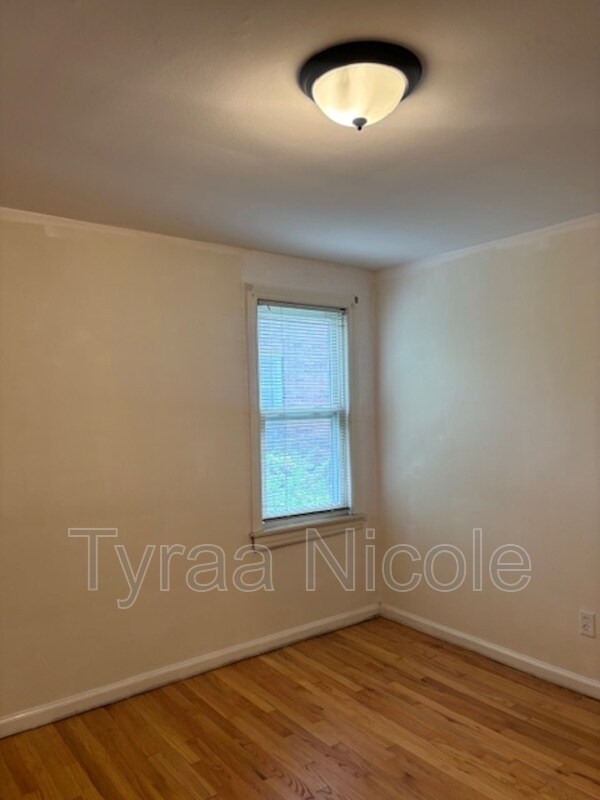 Building Photo - 1939 Ewald Cir