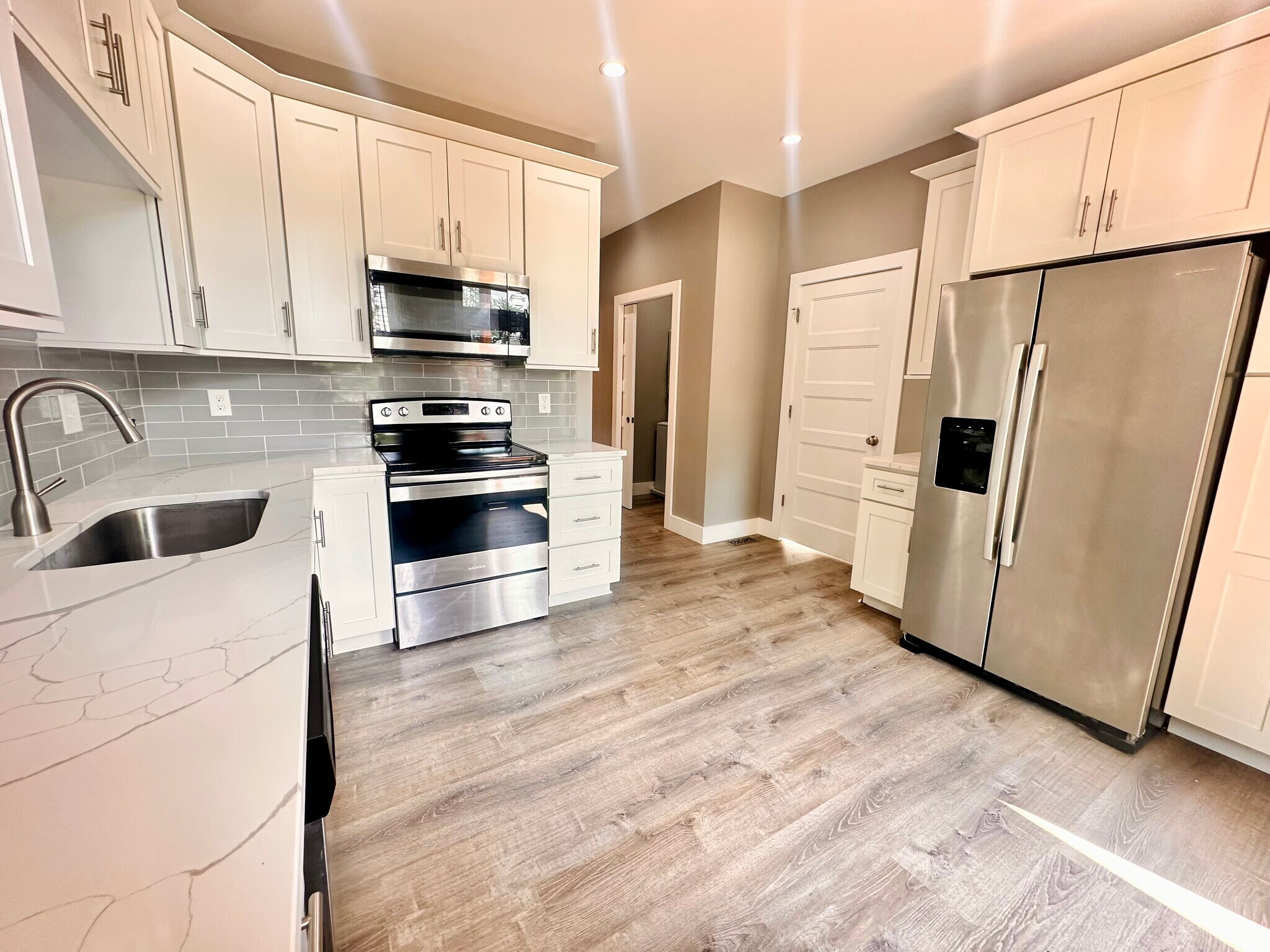 Building Photo - 3133 Lackland Ave