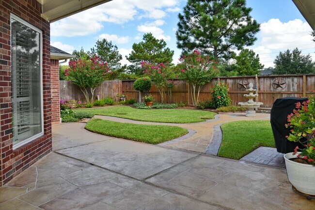 Building Photo - 16415 Burham Park Dr