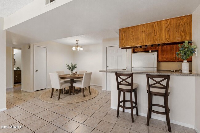 Building Photo - 540 N May