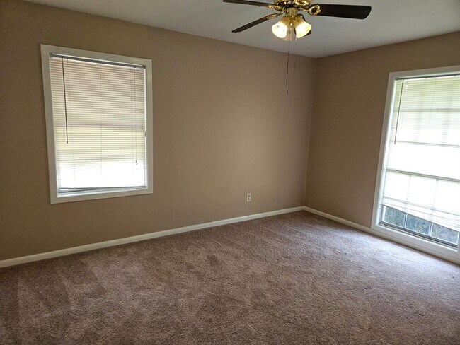 Building Photo - 2100 Colby Dr