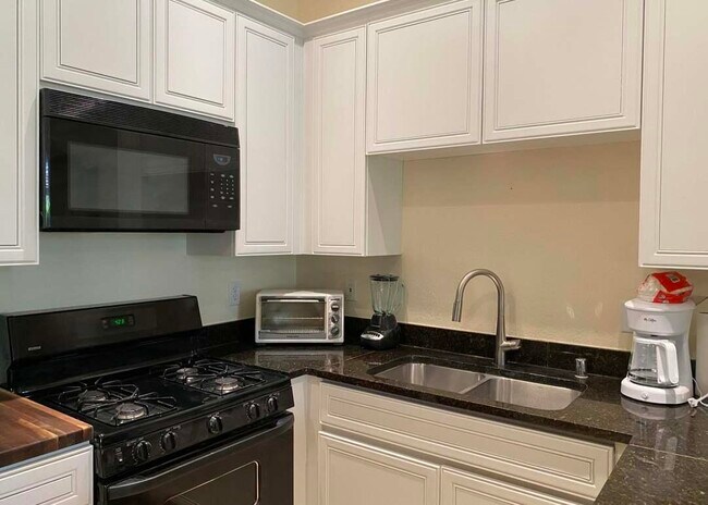 Building Photo - 50690 Santa Rosa Plz