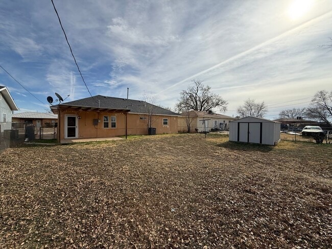 Building Photo - 2bed/ 1bath convenient  to CAFB