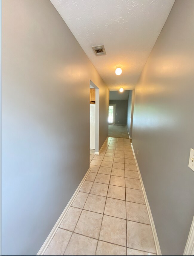 Building Photo - Northpointe Duplex Available for May!