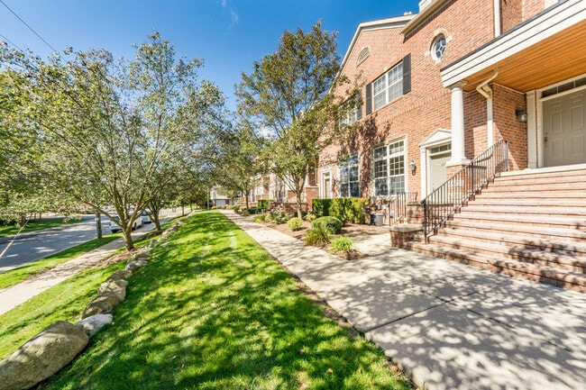 Building Photo - 695 River Park Village Blvd