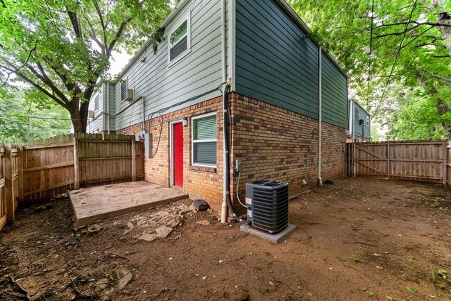 Building Photo - Diamond Villas