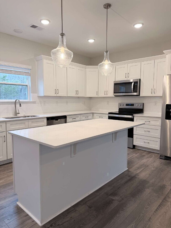 Building Photo - Spacious Townhome in The Springs of North Asheville