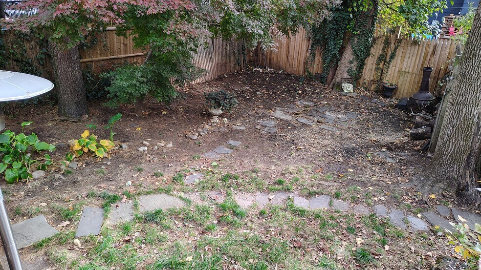 BACKYARD - 4 Edmarth Pl