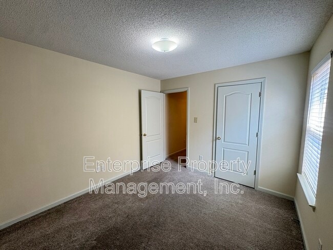 Building Photo - 10127 Cross Valley Dr