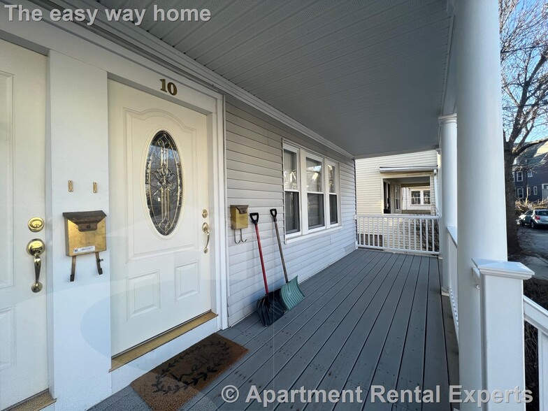 Building Photo - 10 Cady Ave