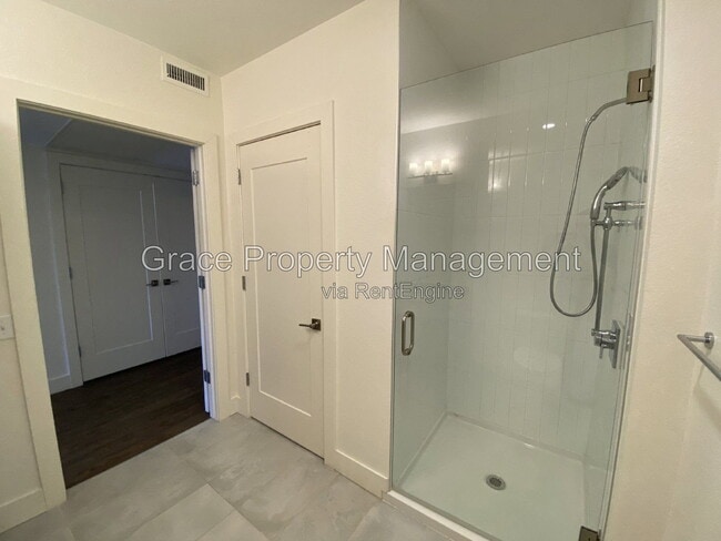 Building Photo - 431 E Bayaud Ave