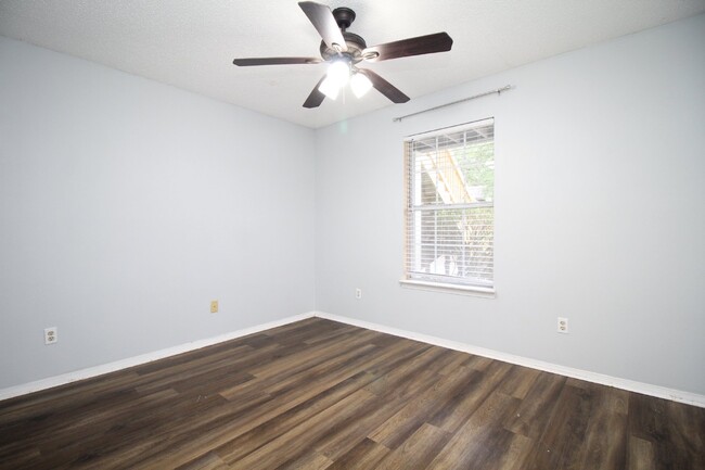 Building Photo - 2 bed 2 bath 1st floor condo near Pensacol...