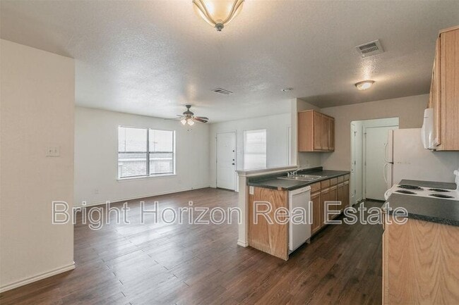 Building Photo - 8117 Doreen Ave